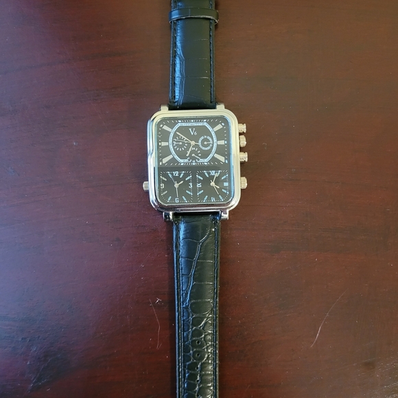 New Men's Silver V6 triple time zone fashion watch - Picture 4 of 4